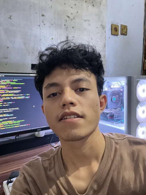 A potrait of Rizki with his PC in the background